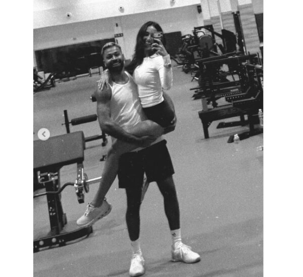 Hardik Pandya Lifts Mahieka Sharma In Arms, Plants A Kiss In Newly Shared Pictures - RVCJ Media