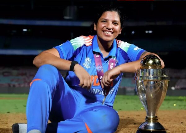 Cab To Honour Richa Ghosh At Eden Gardens With Gold-Plated Bat &Amp; Ball For World Cup Heroics 2 CAB To Honour Richa Ghosh At Eden Gardens With Gold-Plated Bat & Ball For World Cup Heroics - RVCJ Media