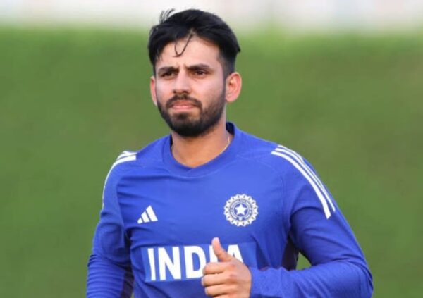 Jitesh Sharma Bowed Down To Touch Harleen Deol’s Feet, Their Funny Interaction Goes Viral 2 Jitesh Sharma Bowed Down To Touch Harleen Deol’s Feet, Their Funny Interaction Goes Viral - RVCJ Media