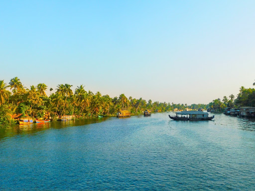 8 Must-Visit Attractions In Kerala For Every Traveller For A Perfect Trip 7 Kumarokam, Kerala