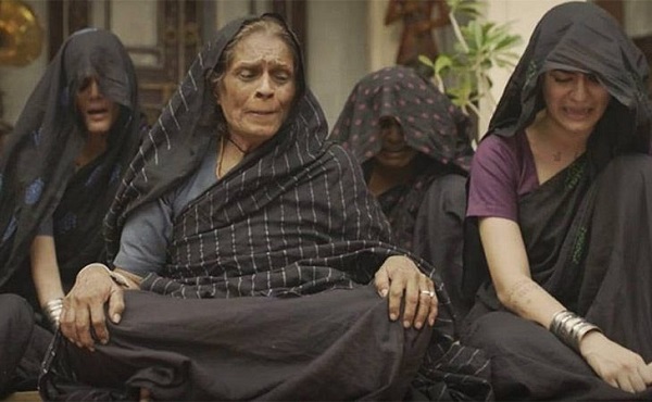 Snake Milker To Professional Cuddler, 8 Strangest Jobs In The World - RVCJ Media