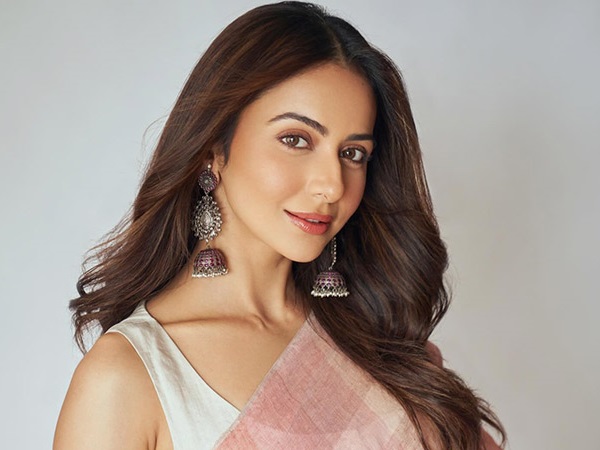 Rakul Preet Singh Hits Back At Doctor Over Plastic Surgery Claims, “People Like Him….” 2 Rakul Preet Singh Hits Back At Doctor Over Plastic Surgery Claims, “People Like Him….” - RVCJ Media