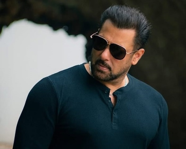 Salman Khan Marks 60th Birthday With MS Dhoni By His Side, Photos Go Viral - RVCJ Media