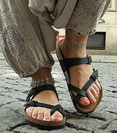 4 Casual Sandals for Women That Bring Fashion to Your Daily Metro Routine - RVCJ Media