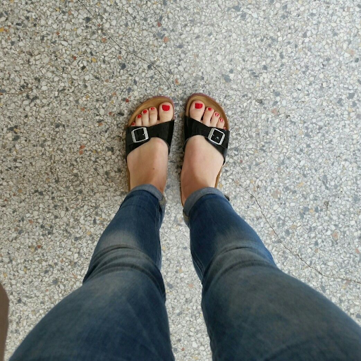 4 Casual Sandals for Women That Bring Fashion to Your Daily Metro Routine - RVCJ Media