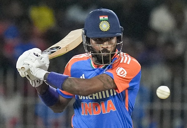 Hardik Pandya’s Kind Gesture Wins Hearts After Cameraman Got Injured Because Of His Shot - RVCJ Media