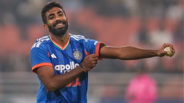 Jasprit Bumrah Loses His Cool &Amp; Patience, Snatches Phone From Fan, Watch The Video 2 Jasprit Bumrah Loses His Cool & Patience, Snatches Phone From Fan, Watch The Video - RVCJ Media