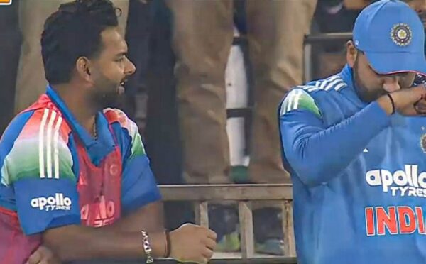 Rohit Sharma–Rishabh Pant Interaction Steals The Spotlight In 2Nd Odi, Video Goes Viral 3 Rohit Sharma–Rishabh Pant Interaction Steals The Spotlight In 2nd ODI, Video Goes Viral - RVCJ Media