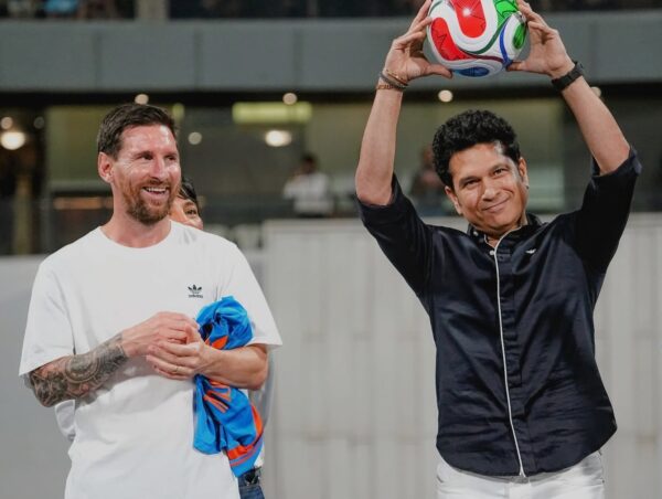 When Two Legends Sachin Tendulkar &Amp; Lionel Messi Met At Wankhede; See Viral Photos 6 When Two Legends Sachin Tendulkar & Lionel Messi Met At Wankhede; See Viral Photos - RVCJ Media