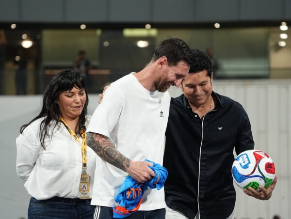 When Two Legends Sachin Tendulkar &Amp; Lionel Messi Met At Wankhede; See Viral Photos 5 When Two Legends Sachin Tendulkar & Lionel Messi Met At Wankhede; See Viral Photos - RVCJ Media