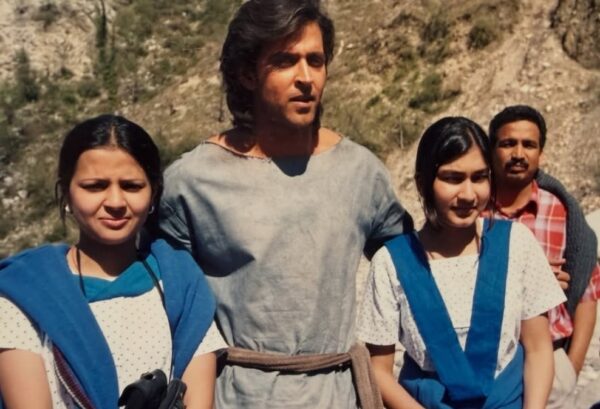 Sakshi Dhoni’s Old Photo With Hrithik Roshan From The Sets Of Krrish Breaks Social Media 3 Sakshi Dhoni’s Old Photo With Hrithik Roshan From The Sets Of Krrish Breaks Social Media - RVCJ Media