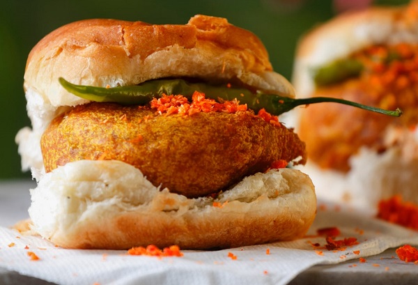 Rohit Sharma’s Reaction To Fan Offering Vada Pav During VHT Match Against Sikkim Goes Viral - RVCJ Media