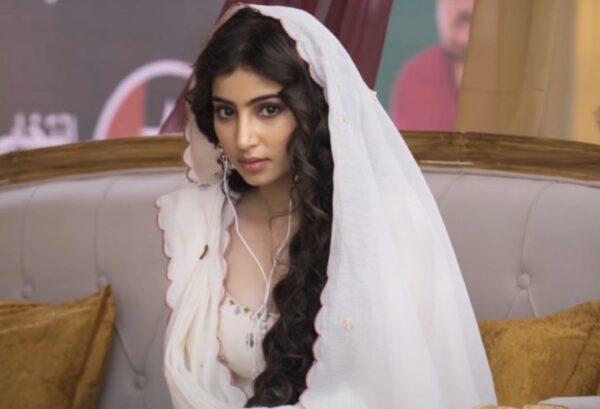 Sara Arjun Finally Reacts To 20-Year Age-Gap Buzz With Ranveer Singh In Dhurandhar - RVCJ Media