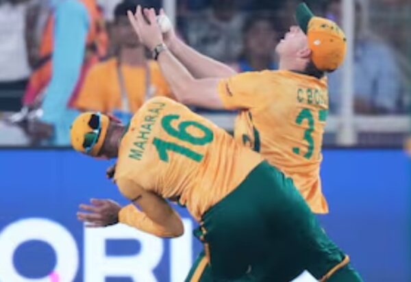 Corbin Bosch Grabs Sensational Catch Of Abhishek Sharma Even After Crashing Into Teammate 3 Corbin Bosch Grabs Sensational Catch Of Abhishek Sharma Even After Crashing Into Teammate - RVCJ Media