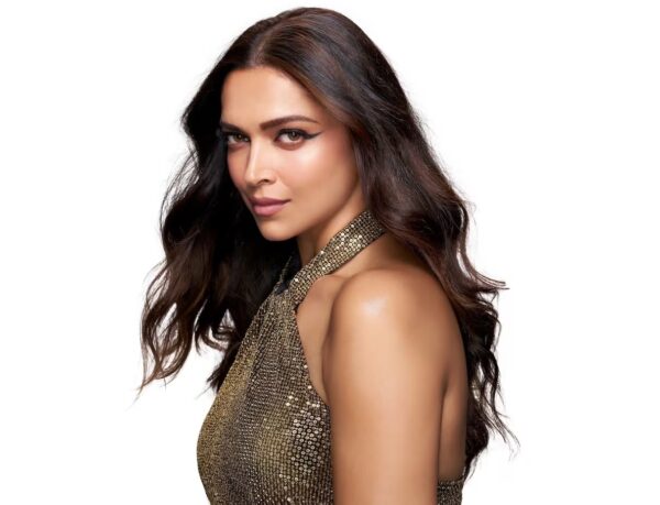 Mrunal Thakur Breaks Silence On Rumours Of Working With Allu Arjun In AA22xA6 - RVCJ Media