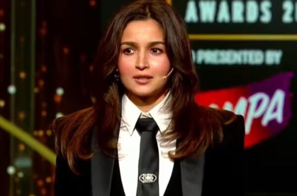 Sona Mohapatra Defends Alia Bhatt Amid Trolling For Hosting Awards Show, “Thoda Hasna Seekh Lo” 2 Sona Mohapatra Defends Alia Bhatt Amid Trolling For Hosting Awards Show, “Thoda Hasna Seekh Lo” - RVCJ Media
