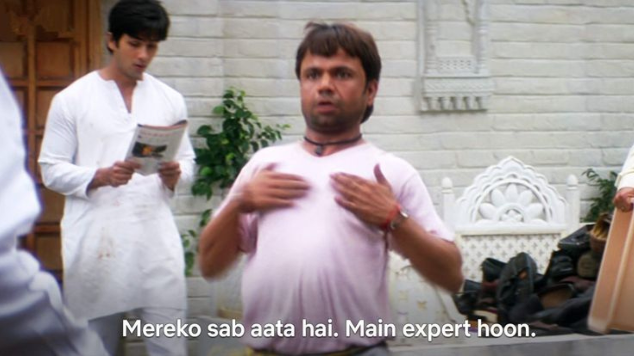15 Bollywood Dialogues That Accidentally Became Meme Templates 3 Mere Ko Sab Aata Hai, Main Expert Hoon – Chup Chup Ke (2006)