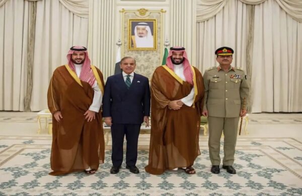 Celebrating Loans? Internet Roasts Pakistan After It Gets $2 Billion Loan From Saudi Arabia 3 Celebrating Loans? Internet Roasts Pakistan After It Gets $2 Billion Loan From Saudi Arabia - RVCJ Media