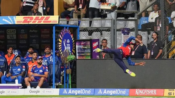 Rohit Sharma Surprised, Sky Speechless, Shreyas Iyer Pulls Off Unreal Catch In Pbks Vs Mi 3 Rohit Sharma Surprised, SKY Speechless, Shreyas Iyer Pulls Off Unreal Catch In PBKS Vs MI - RVCJ Media