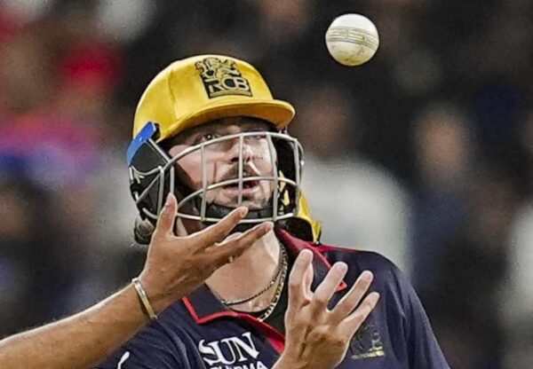 RCB Batter Faces Umpires’ Wrath For Not Returning The Ball To Them, Video Grabs Attention - RVCJ Media