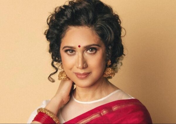 Meenakshi Seshadri Says Today Fame Comes To Celebs By “Wearing Clothes Or Not Wearing Them” - RVCJ Media