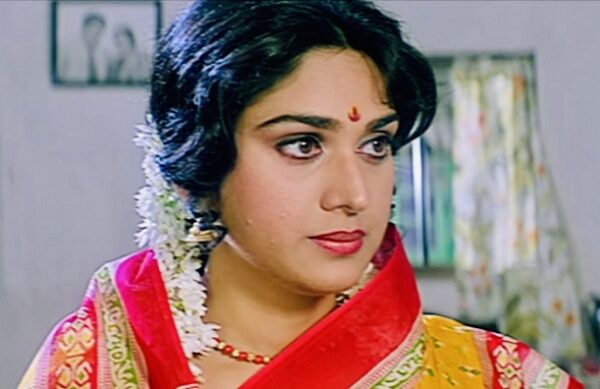 Meenakshi Seshadri Says Today Fame Comes To Celebs By “Wearing Clothes Or Not Wearing Them” 3 Meenakshi Seshadri Says Today Fame Comes To Celebs By “Wearing Clothes Or Not Wearing Them” - RVCJ Media