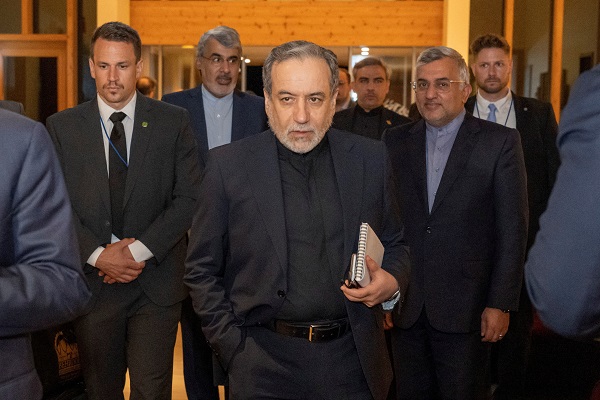 Shehbaz Sharif’s Panic Reaction Goes Viral As Iran Walks Out Of Peace Talks After Trump’s Threat - RVCJ Media