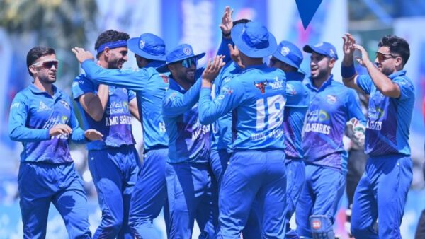 Fan Snatches Rahmanullah Gurbaz’s Cap In Bizarre Cricket Moment In Afghansitan T20 League 3 Fan Snatches Rahmanullah Gurbaz’s Cap In Bizarre Cricket Moment In Afghansitan T20 League - RVCJ Media