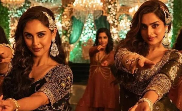 Ayesha Khan’s Diamond Ring Steals The Spotlight As Dhurandhar Actress Poses With Mystery Man 6 Ayesha Khan’s Diamond Ring Steals The Spotlight As Dhurandhar Actress Poses With Mystery Man - RVCJ Media