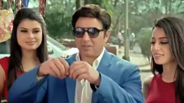 From Shah Rukh To Salman Khan, 10 Bollywood Stars Slammed For Endorsing Pan Masala Brands - RVCJ Media
