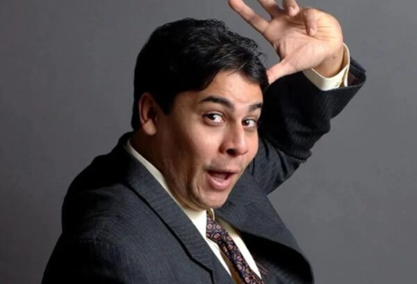 Dilip Is A Fraud, Says Cyrus Broacha As He Takes A Dig At Farah Khan’s Cook, Farah Reacts 4 Dilip Is A Fraud, Says Cyrus Broacha As He Takes A Dig At Farah Khan’s Cook, Farah Reacts - RVCJ Media