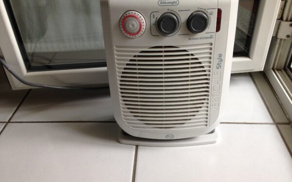 Best Room Heaters Under Rs 3,000 In India (2026) 2 Best Room Heaters Under Rs 3,000 in India (2026)