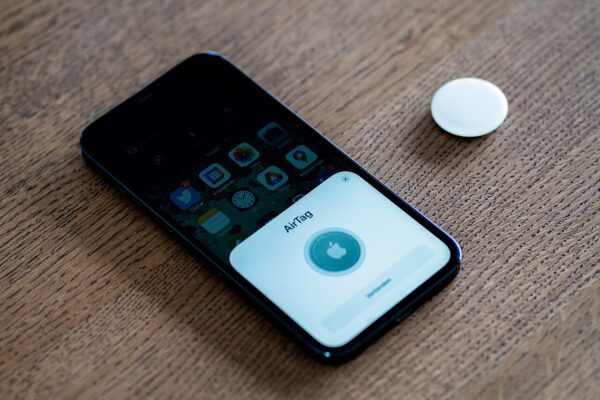 Bluetooth item tracker, one of the daily use gadgets for home