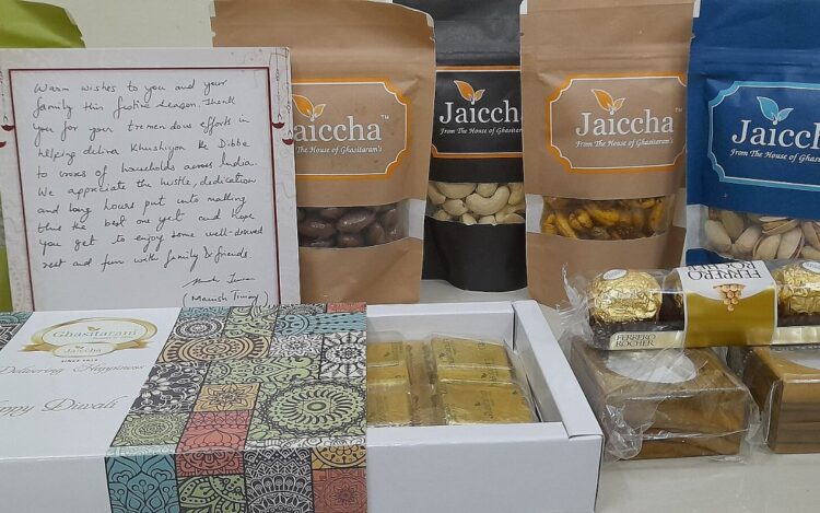 12 Diwali Gift Ideas Under Rs 1,000 That People Actually Use 1 Diwali gift ideas under 1000: dry fruit and sweet gift boxes